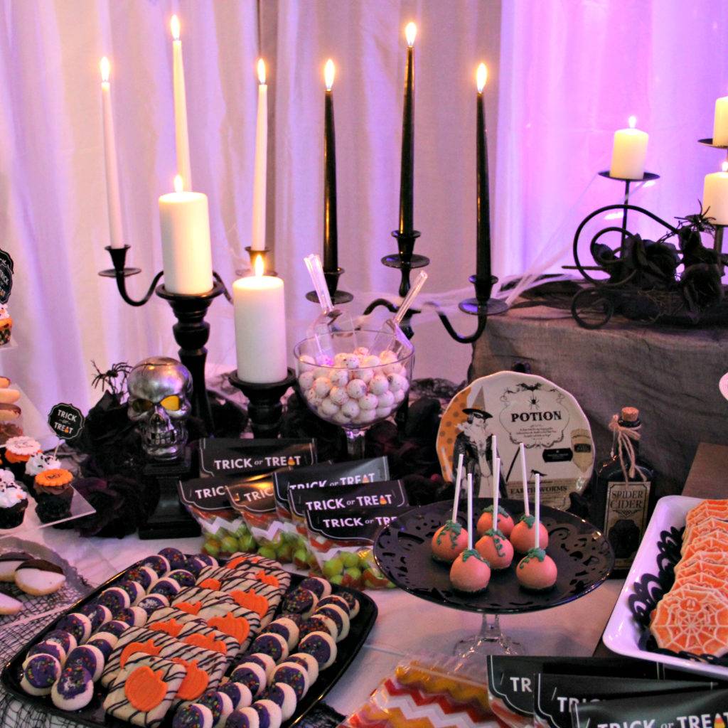 Spooktacular Dessert Table and Spooky Bar for Your Halloween Party ...